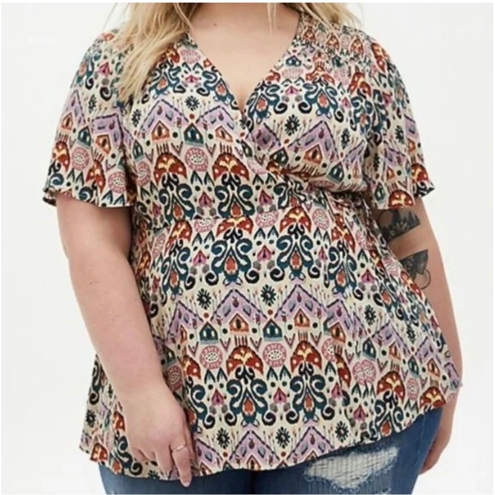 Torrid 3 Faux Wrap Top Plus Size Flutter Sleeve Geometric Print V-Neck 3x 22 24